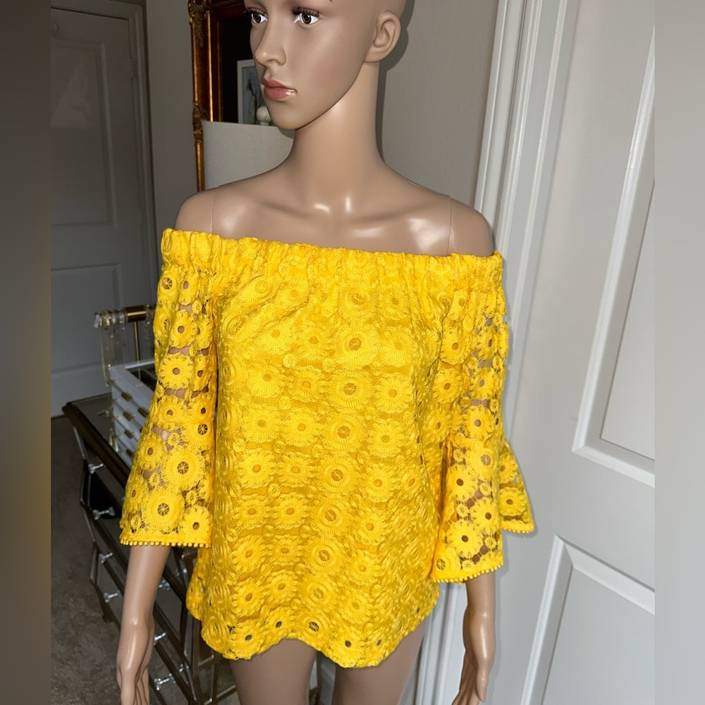 New with tags Trina Turk lace Top